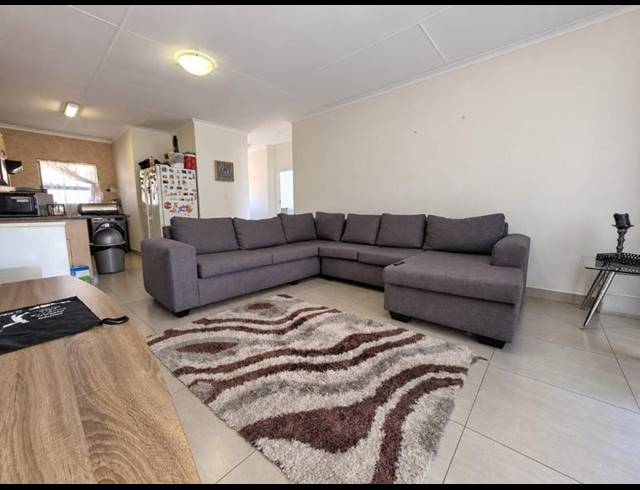 2 BEDROOM TOWNHOUSE FOR SALE IN BRACKENHURST